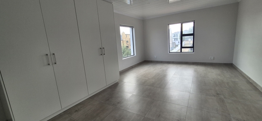 5 Bedroom Property for Sale in Myburgh Park Western Cape